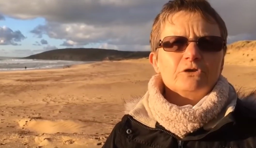 La mujer que encontró los supuestos restos de avión de Emiliano Sala: "Al principio, pensé: 'Debe ser un pedazo de bote'" La mujer que encontró los supuestos restos de avión de Emiliano Sala: "Al principio, pensé: 'Debe ser un pedazo de bote'"