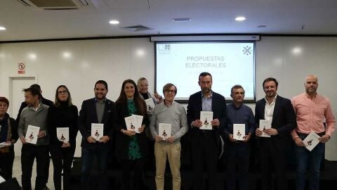 Reuni&oacute;n de Federaci&oacute;n de Asociaciones de Vecinos de Elche con partidos pol&iacute;ticos