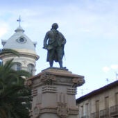Monumento a Jorge Juan en Novelda