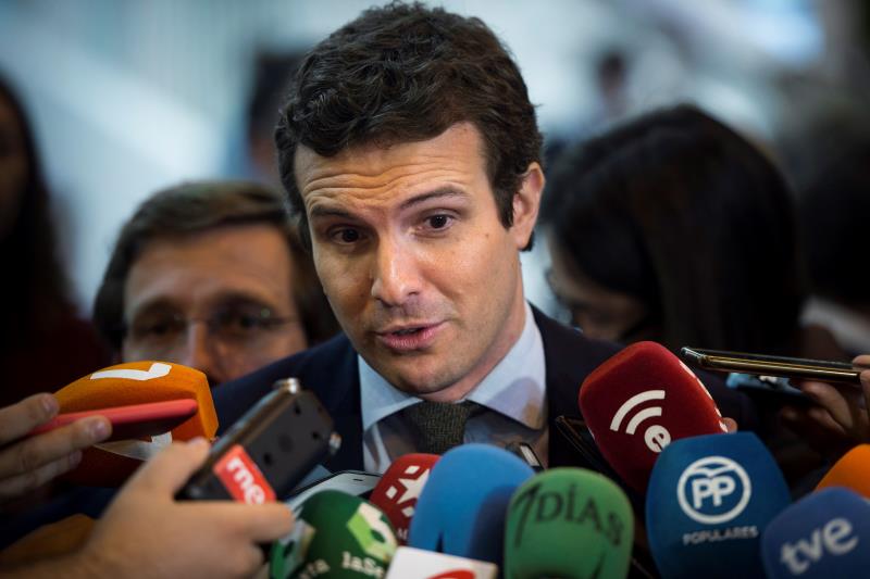 Casado reprocha la "tibia" respuesta de Sánchez sobre Venezuela y dice que no le queda "más remedio" que reconocer a Guaidó Casado reprocha la "tibia" respuesta de Sánchez sobre Venezuela y dice que no le queda "más remedio" que reconocer a Guaidó