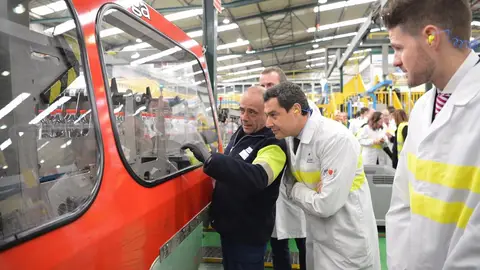 Presidente de la Junta en Lanjarón Moreno Bonilla visita la planta de Lanjarón