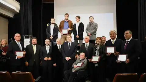 El president de la Generalitat Ximo Puig junt amb autoritats provincials, locals i els anterior presidents de l´entitat. El pròxim acte tindrà lloc el 3 de febrer amb una eucaristia oficiada pel bisbe i el 10 també estan previstes altres activitats.