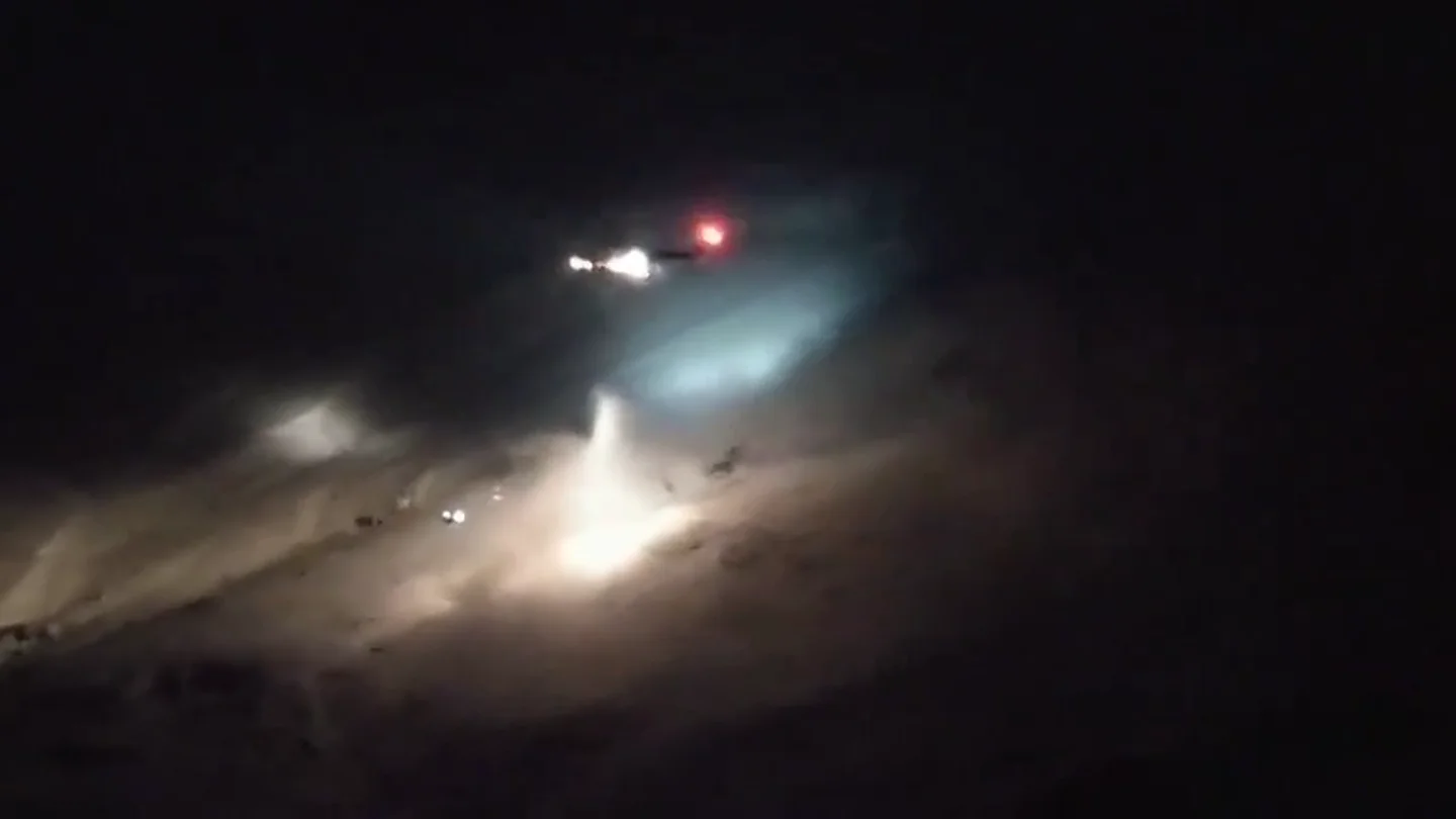 Rescate extremo y casi sin luz a un escalador que se rompió una pierna arrastrado por una avalancha Rescate extremo y casi sin luz a un escalador que se rompió una pierna arrastrado por una avalancha
