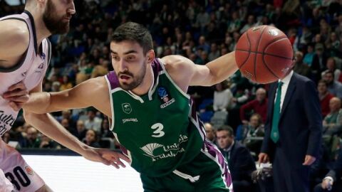 Jaime Fern&aacute;ndez, jugador de Unicaja, frente al Valencia Basket