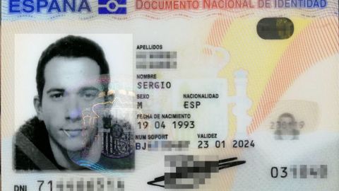 La foto del DNI de Sergio con palillo
