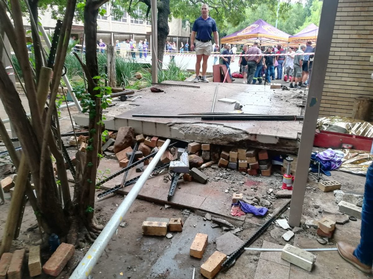 Al menos 13 muertos en el derrumbe de una iglesia pentecostal en Sudáfrica Al menos 13 muertos en el derrumbe de una iglesia pentecostal en Sudáfrica