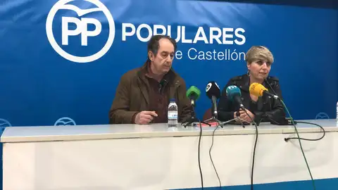 El alcalde de Villamalur, Juan Bautista Gimeno y la secretaria general del PP, Elena Vicente-Ruiz. El alcalde de Villamalur, Juan Bautista Gimeno y la secretaria general del PP, Elena Vicente-Ruiz.
