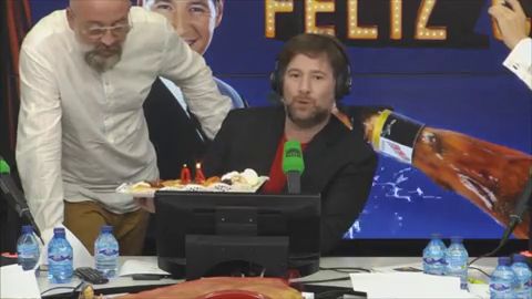 &iexcl;Celebramos el cumplea&ntilde;os de Latre, Goyo y un se&ntilde;or del p&uacute;blico!