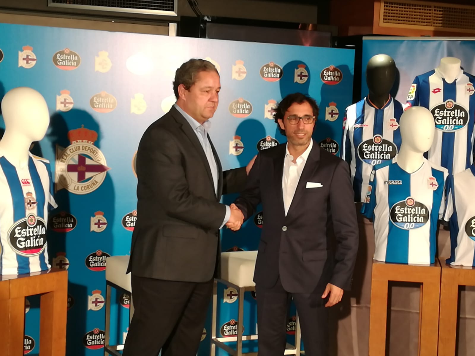 Tino Fernández, encantado con la plantilla "maravillosa", pero expectante por la publicidad sin alcohol Tino Fernández, encantado con la plantilla "maravillosa", pero expectante por la publicidad sin alcohol