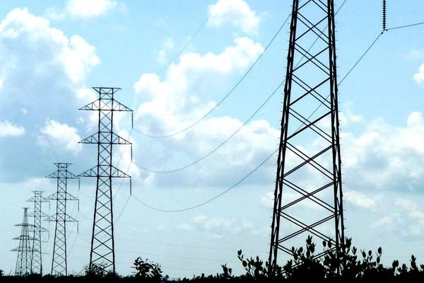 Unides Podem, Compromís y PP cargan contra la MAT Unides Podem, Compromís y PP cargan contra la MAT