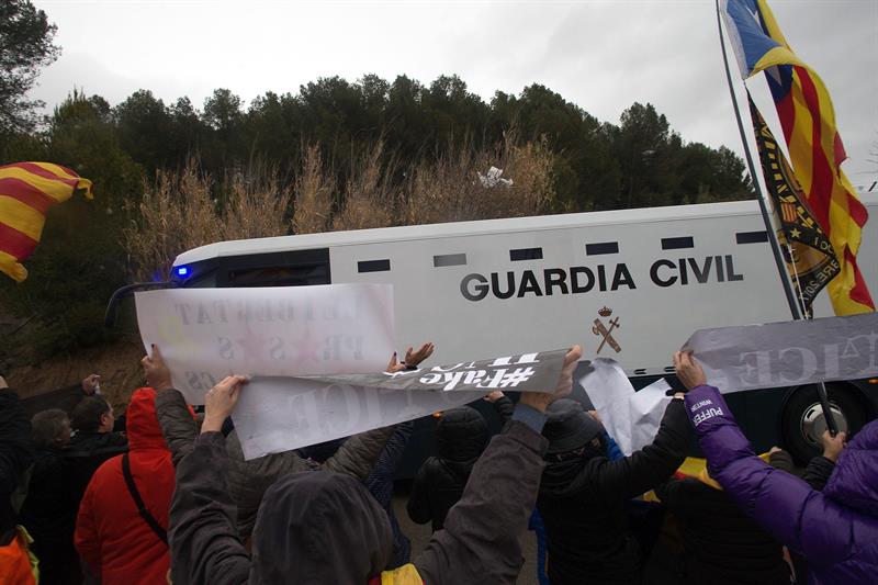 Concluye sin incidentes el regreso a cárceles de Madrid de los presos del 'procés' Concluye sin incidentes el regreso a cárceles de Madrid de los presos del 'procés'
