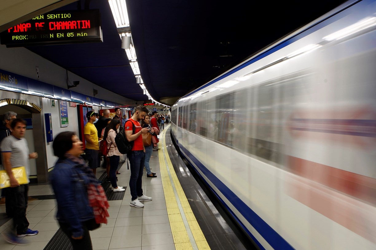 "Lo más raro que me ha pasado en el Metro es encontrarme una lentilla" "Lo más raro que me ha pasado en el Metro es encontrarme una lentilla"
