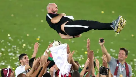 El seleccionador de Qatar, Félix Sánchez, de nacionalidad española. El seleccionador de Qatar, Félix Sánchez, de nacionalidad española.