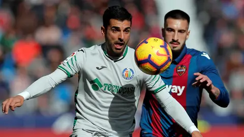 El defensa argentino del Levante Erik Cabaco, y el delantero del Getafe Ángel Rodríguez, El defensa argentino del Levante Erik Cabaco y el delantero del Getafe Ángel Rodríguez,