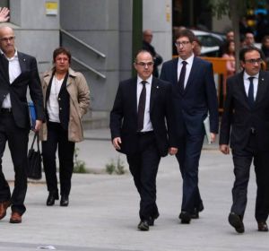 Joaquim Forn, Raül Romeva, Dolors Bassa, Jordi Turull, Carles Mundó, Josep Rull y Meritxell Borràs, el año pasado a su llegada al Supremo. Joaquim Forn, Raül Romeva, Dolors Bassa, Jordi Turull, Carles Mundó, Josep Rull y Meritxell Borràs, el año pasado a su llegada al Supremo.