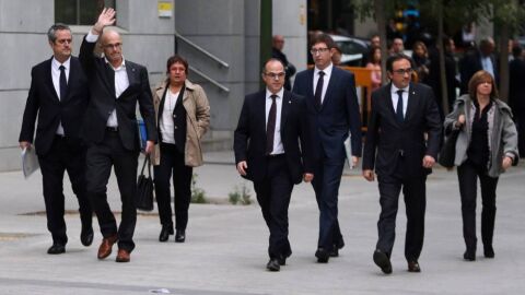 Joaquim Forn, Ra&uuml;l Romeva, Dolors Bassa, Jordi Turull, Carles Mund&oacute;, Josep Rull y Meritxell Borr&agrave;s, el a&ntilde;o pasado a su llegada al Supremo. 