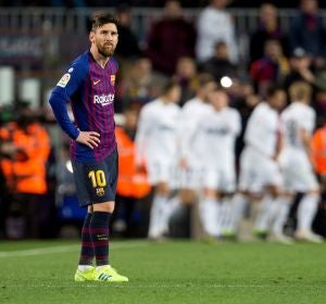 Leo Messi, brazos en jarra tras un gol del Valencia Leo Messi, brazos en jarra tras un gol del Valencia