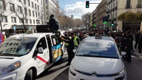 Decimotercera jornada de huelga de taxistas en Madrid