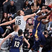 Pau Gasol, en acción ante los Pelicans Pau Gasol, en acción ante los Pelicans