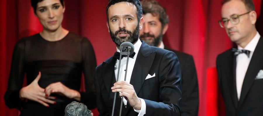 Rodrigo Sorogoyen con su Goya a Mejor Guión Original por 'El Reino' Rodrigo Sorogoyen con su Goya a Mejor Guión Original por 'El Reino'