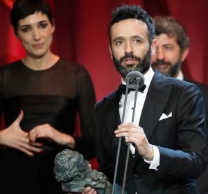 Rodrigo Sorogoyen con su Goya a Mejor Guión Original por 'El Reino' Rodrigo Sorogoyen con su Goya a Mejor Guión Original por 'El Reino'