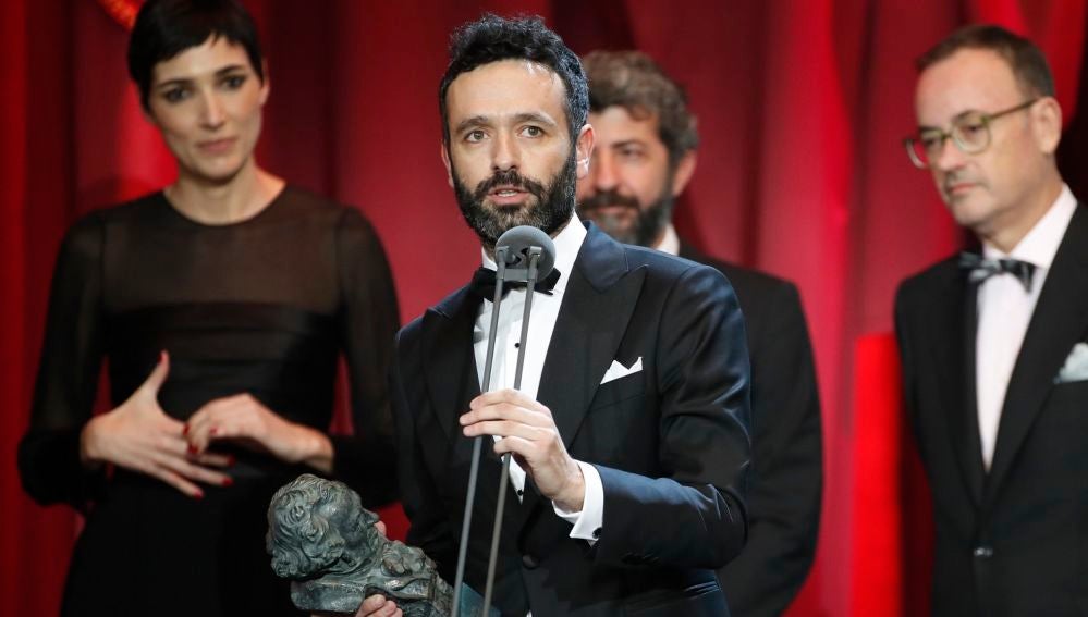Rodrigo Sorogoyen con su Goya a Mejor Guión Original por 'El Reino'