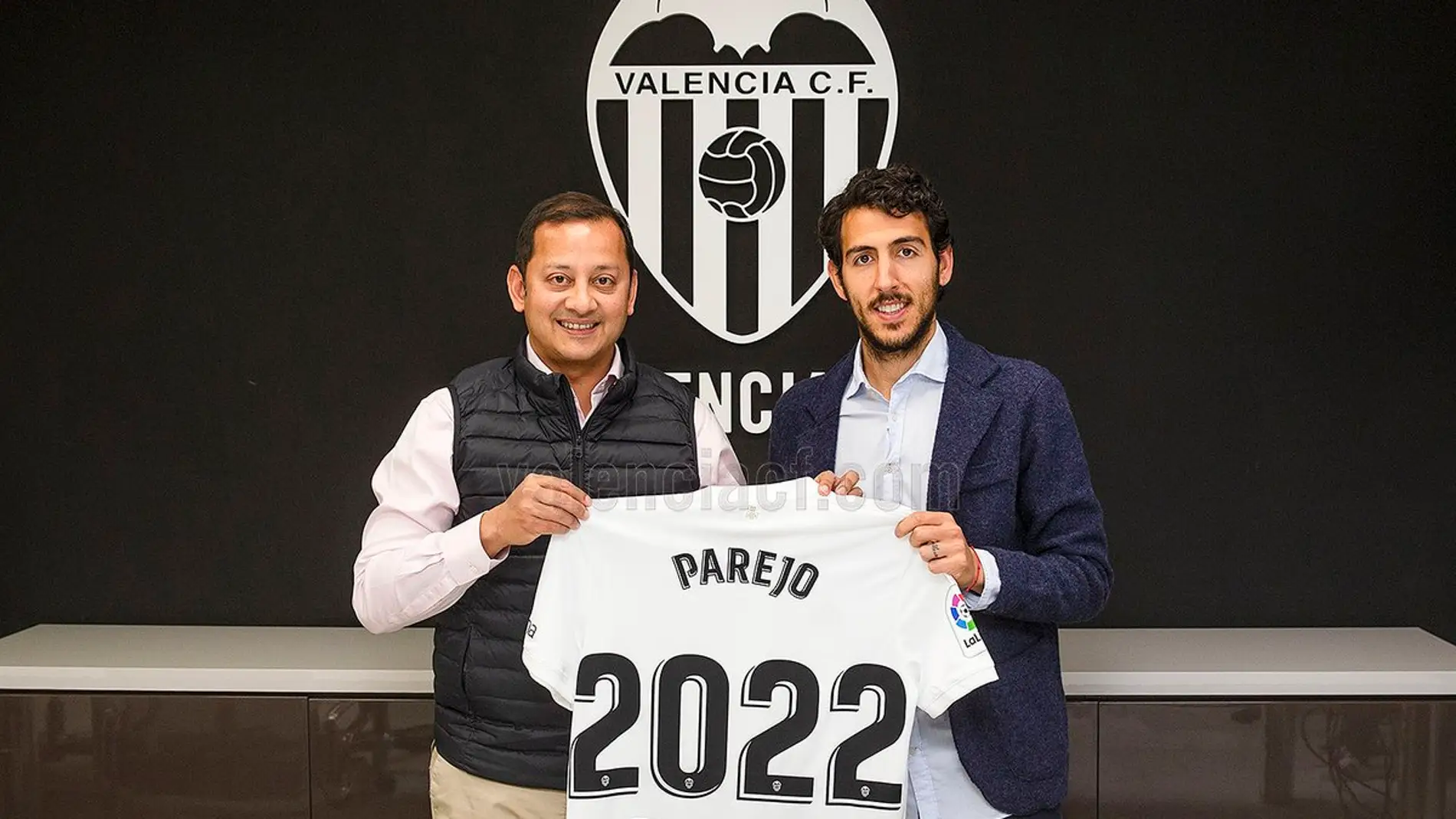El Valencia anuncia la renovación de Dani Parejo