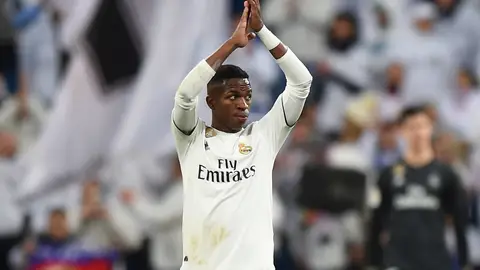 Vinicius aplaude a la afición del Real Madrid Vinicius aplaude a la afición del Real Madrid