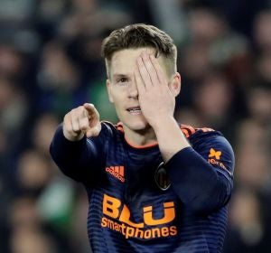 Gameiro celebra su gol contra el Betis Gameiro celebra su gol contra el Betis