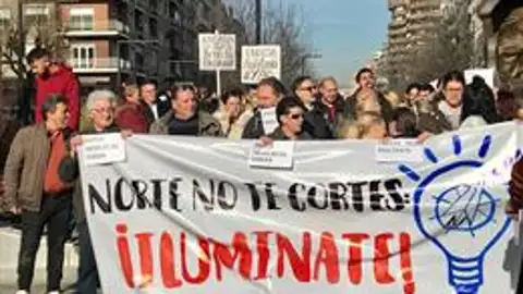 Manifestación contra cortes de luz 800 / 1.000 personas