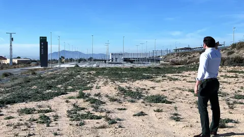 Estado en el que se encuentran los alrededores de la estación del AVE de Elche Estado en el que se encuentran los alrededores de la estación del AVE de Elche