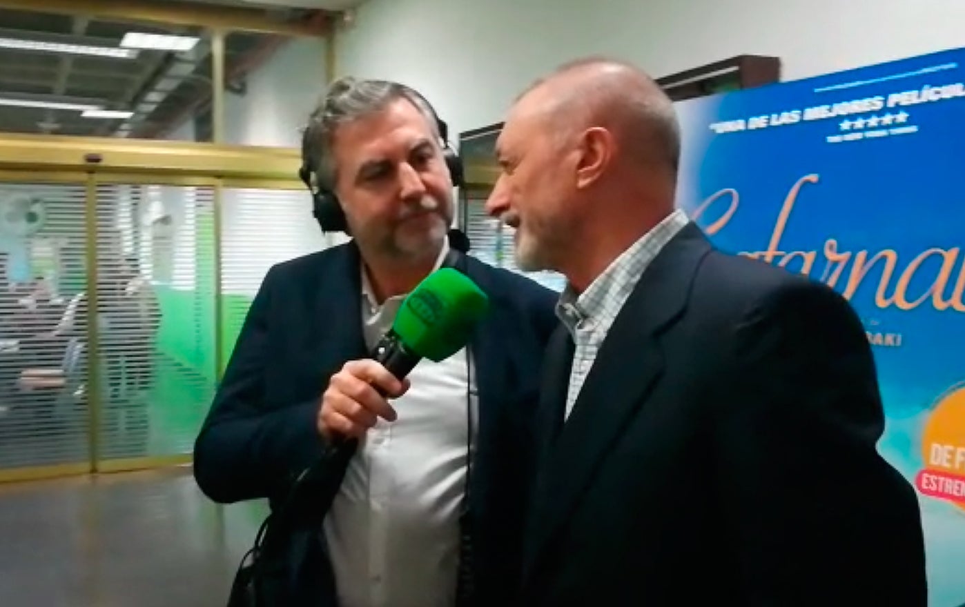 Pérez-Reverte: "Raúl del Pozo es uno de los últimos de los clásicos del periodismo" Pérez-Reverte: "Raúl del Pozo es uno de los últimos de los clásicos del periodismo"