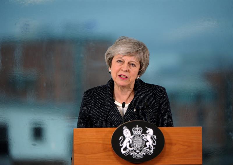 Juncker y May, dispuestos a trabajar juntos para buscar una relación futura tras el 'Brexit' Juncker y May, dispuestos a trabajar juntos para buscar una relación futura tras el 'Brexit'