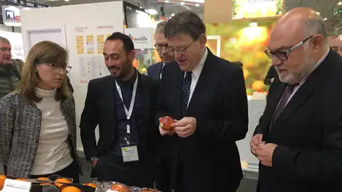 Puig ha visitado a los stands valencianos presentes en la feria. FERIA BERLIN PUIG