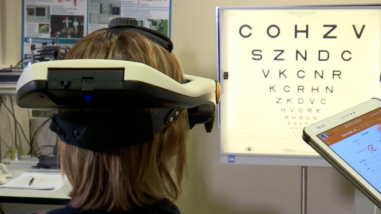 El CSIC presenta un simulador para experimentar los efectos de una operación ocular El CSIC presenta un simulador para experimentar los efectos de una operación ocular