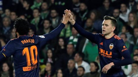 El Valencia celebra un tanto ante el Betis