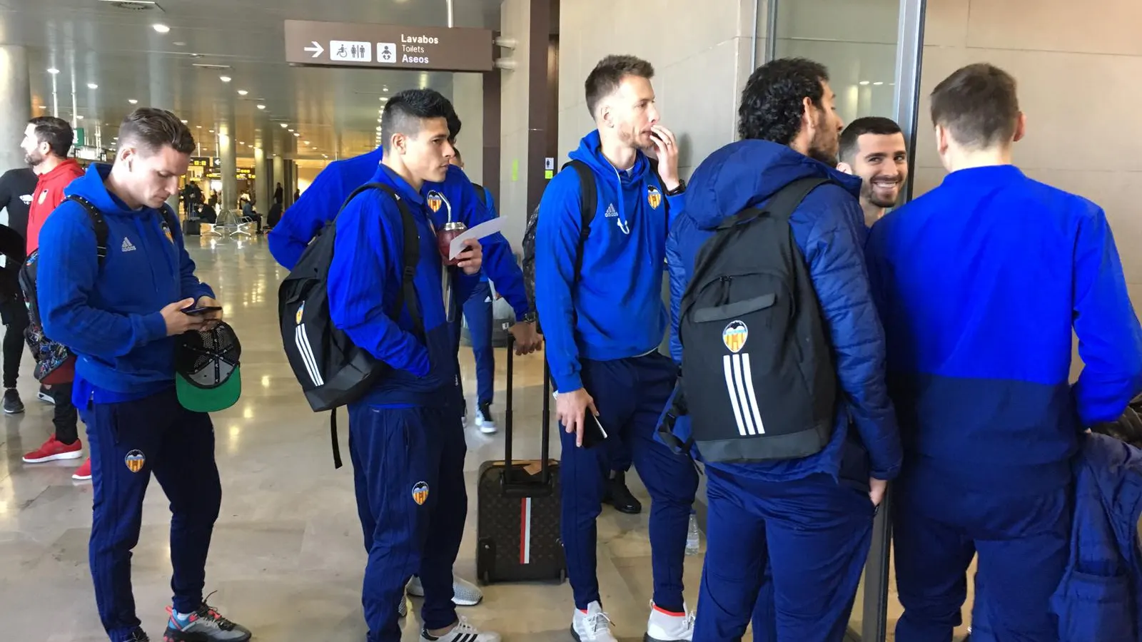 El Valencia CF rumbo a Sevilla Salida de los futbolistas
