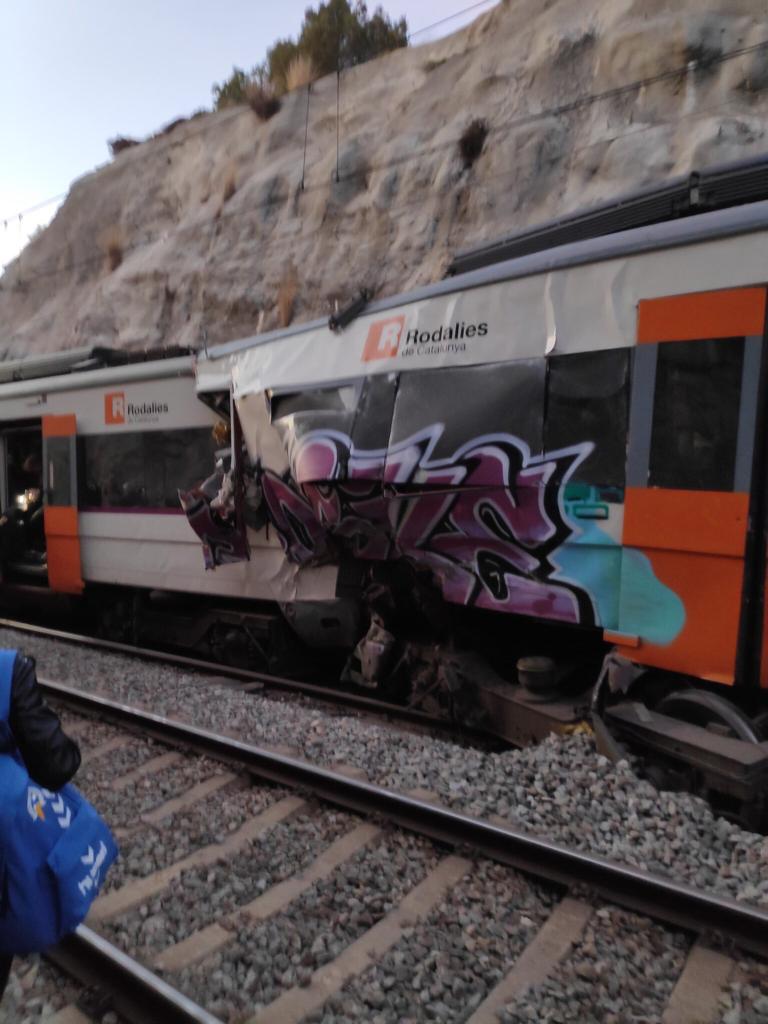 Un muerto y 95 heridos, tres graves, en el accidente ferroviario de Barcelona Un muerto y 95 heridos, tres graves, en el accidente ferroviario de Barcelona