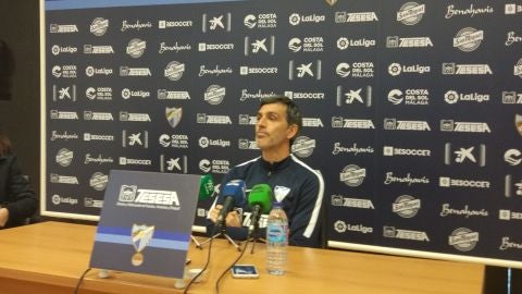 Juan Ram&oacute;n L&oacute;pez Mu&ntilde;iz, entrenador del M&aacute;laga CF en rueda de prensa