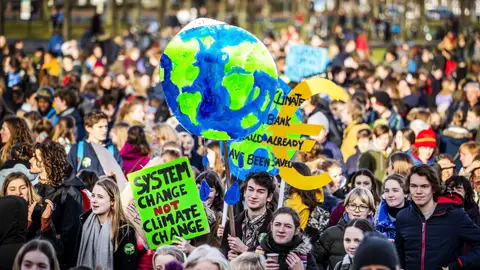 Los estudiantes europeos se manifiestan para pedir medidas contra el cambio climático Los estudiantes europeos se manifiestan para pedir medidas contra el cambio climático