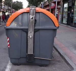 Un contenedor de basura en Madrid Un contenedor de basura en Madrid