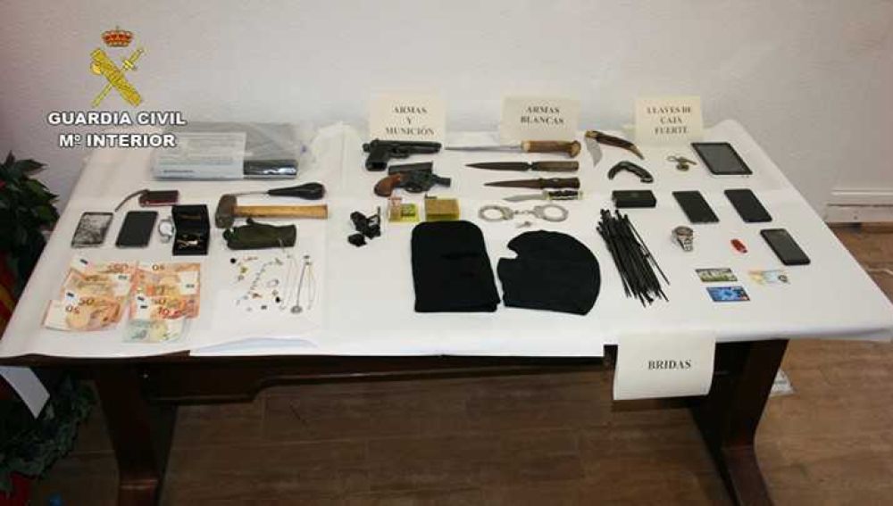 Efectos intervenidos por la Guardia Civil de Alicante