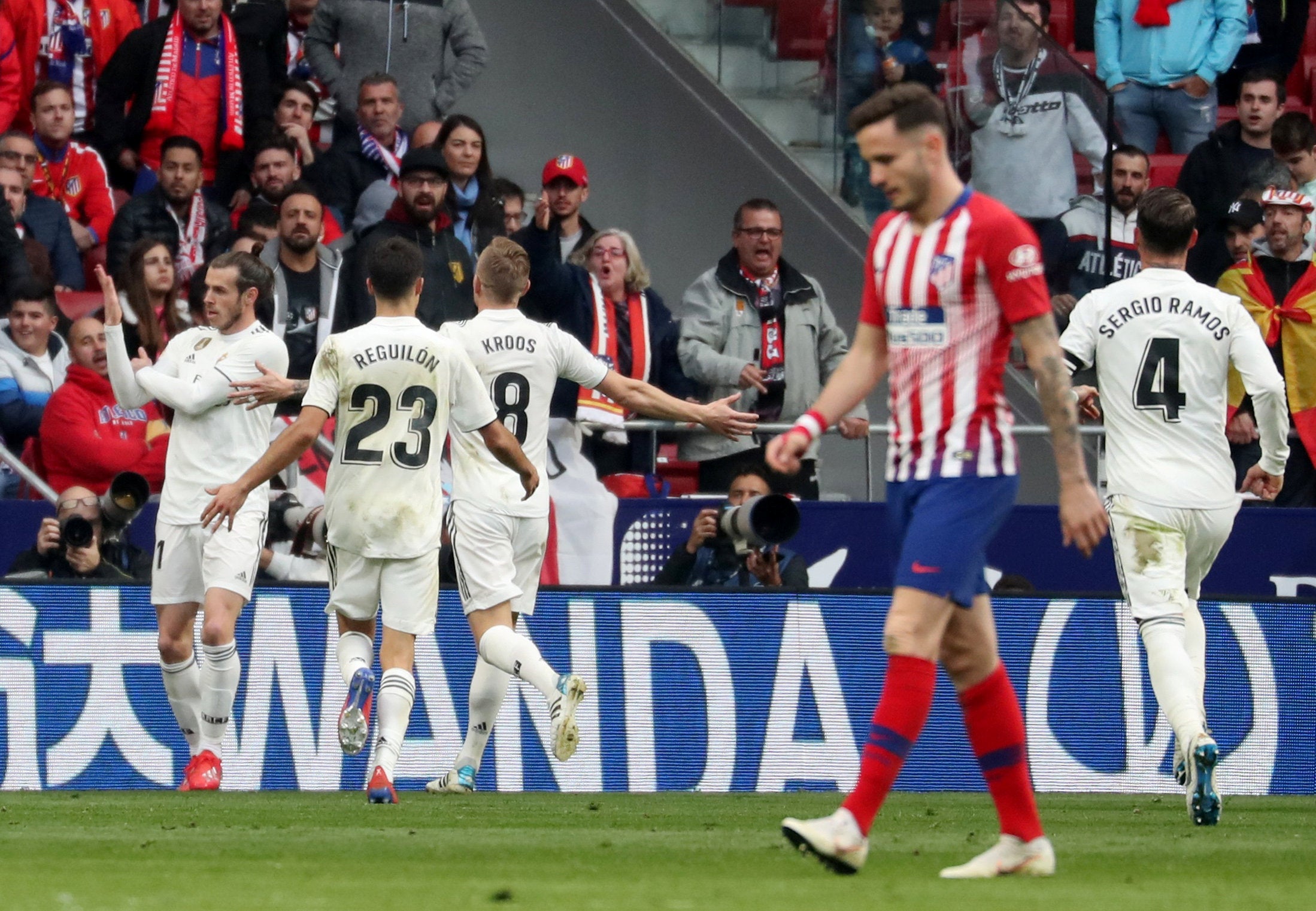 Gareth Bale marca su gol 100 con el Real Madrid... con corte de mangas incluido Gareth Bale marca su gol 100 con el Real Madrid... con corte de mangas incluido