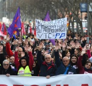 Los taxistas vuelven a manifestarse en Madrid para mostrar que van a seguir con "la lucha frente a la privatización del transporte" Los taxistas vuelven a manifestarse en Madrid para mostrar que van a seguir con "la lucha frente a la privatización del transporte"