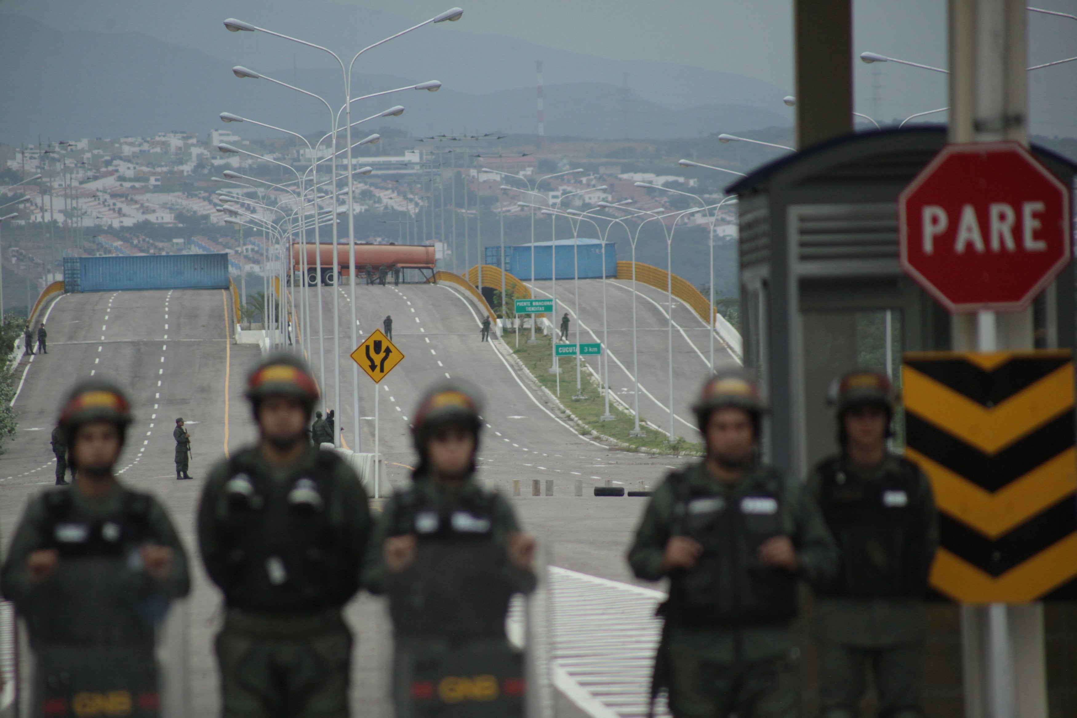 Venezuela cierra de forma "total" la frontera con Colombia ante "amenazas" Venezuela cierra de forma "total" la frontera con Colombia ante "amenazas"