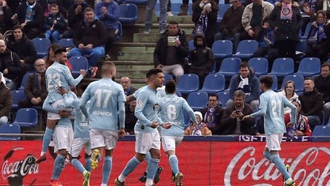 Los jugadores del Celta celebran el gol de N&eacute;stor Ara&uacute;jo ante el Getafe