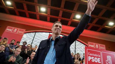 El presidente del Gobierno de España y secretario general del PSOE, Pedro Sánchez, a su llegada al acto de presentación del candidato a la alcaldía de Santander El presidente del Gobierno de España y secretario general del PSOE, Pedro Sánchez, a su llegada al acto de presentación del candidato a la alcaldía de Santander