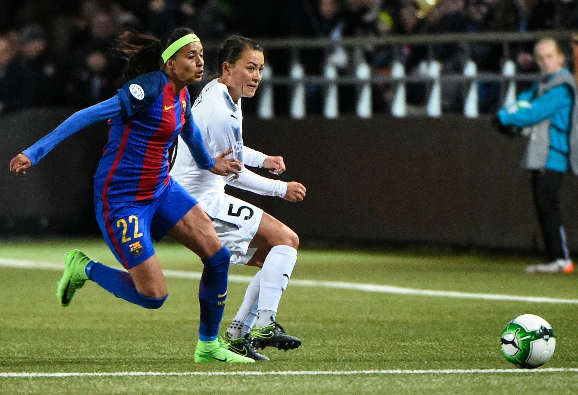 El entrenador del Barcelona femenino denuncia insultos racistas a Andressa Alves El entrenador del Barcelona femenino denuncia insultos racistas a Andressa Alves