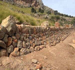 Un gragmento de 'pedra en sec' en la Serra de Tramuntana de Mallorca. Un gragmento de 'pedra en sec' en la Serra de Tramuntana de Mallorca.
