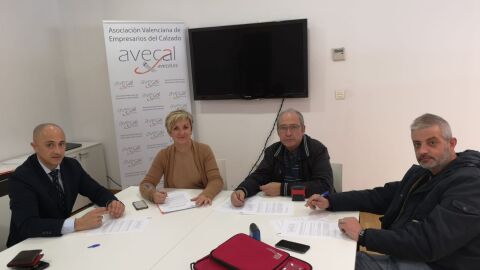 &Aacute;lvaro S&aacute;nchez, director general de AEEC; Marian Cano, presidenta ejecutiva de Avecal; Miguel &Aacute;ngel Cerd&aacute;, de CCOO, y Juan Jos&eacute; Moreno, de UGT.